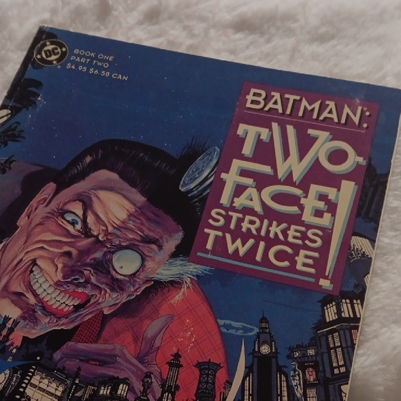 Batman Two-Face Strikes Twice DC Comic Book - Picture 2 of 2